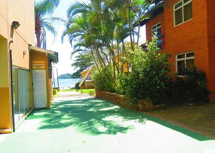 Residencial Camila Na Quadra Do Mar Em Bombinhas Apartamento